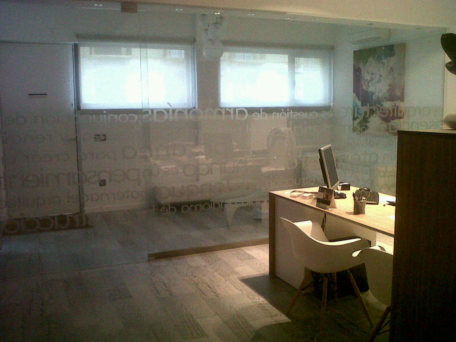 HALL ACCESO Y ZONA DE PUESTOS A