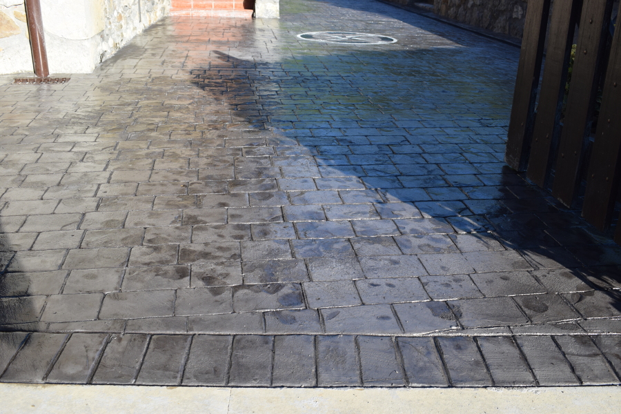 Hormigón impreso en caserio.