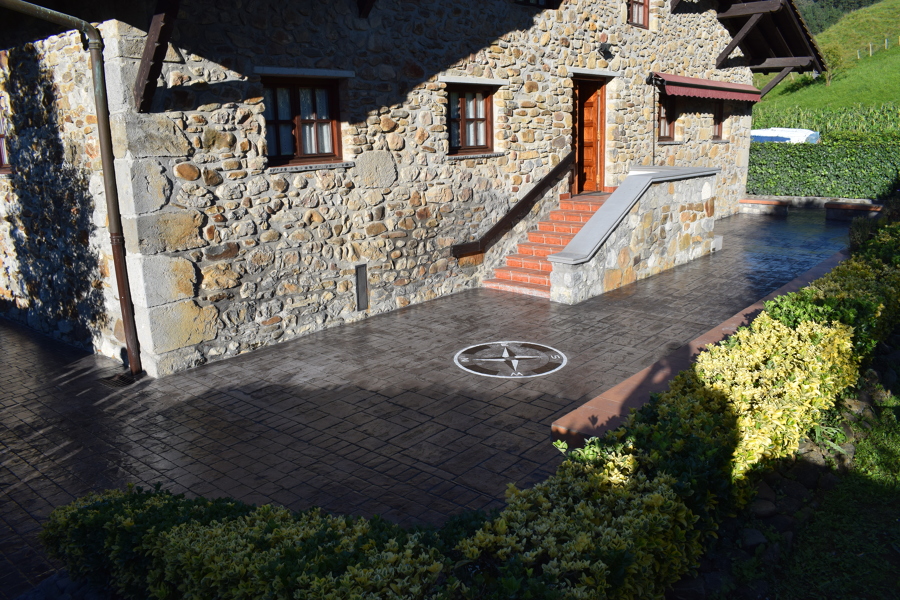 Hormigón impreso en caserio.