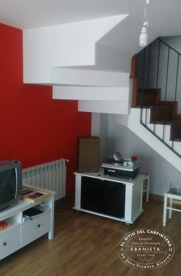 Hueco bajo escalera para mueble