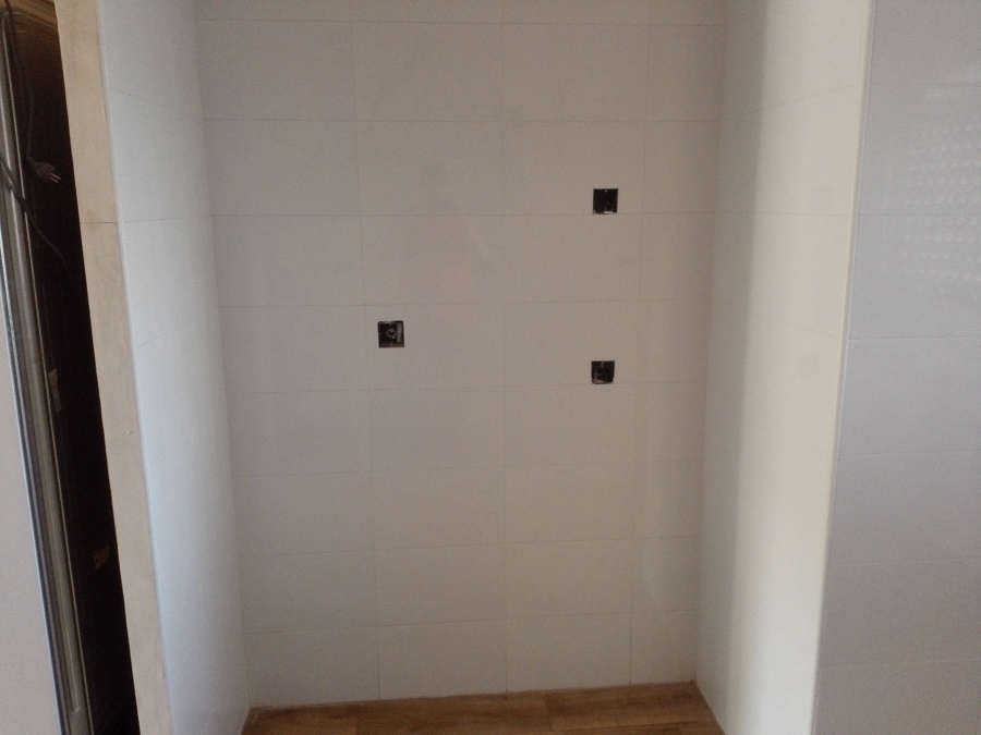 hueco de armario despensero preparado para torre y frigo