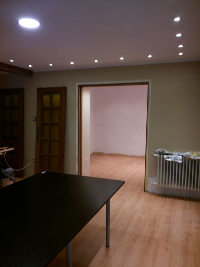 Iluminación central y perimetral