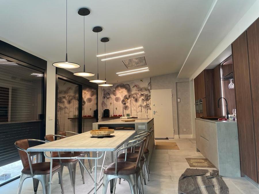 iluminación de distintos tipos y encendidos en cocina