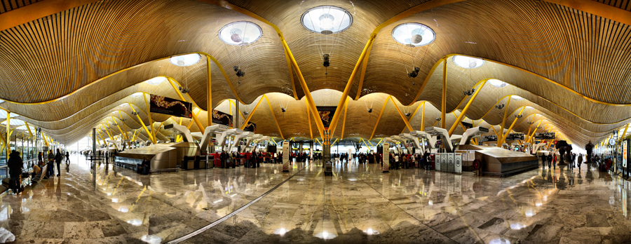 Iluminacion En T4 Aeropuerto De Barajas-Madrid