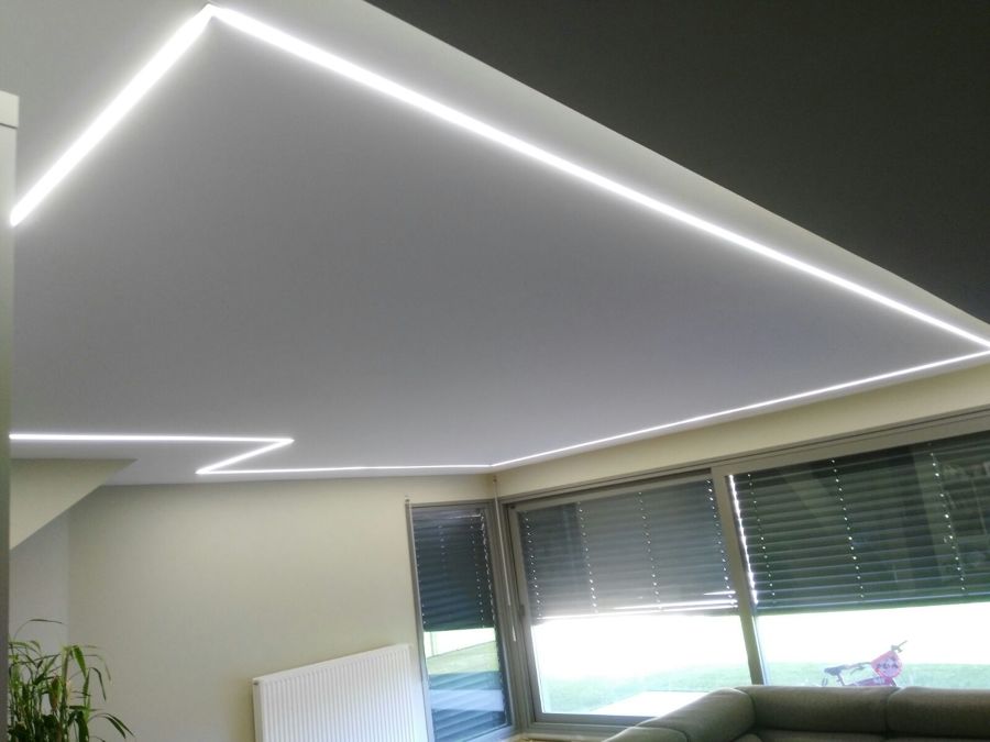 Iluminacion mediante tiras de led empotradas en el techo