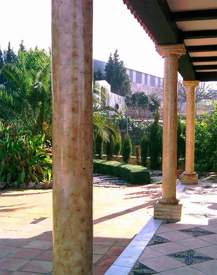 Imitación de marmol en columnas de hormigón