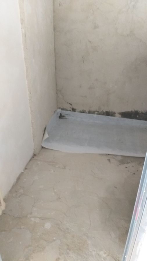 Impermeabilización de plato de ducha mediante lámina Kerdi