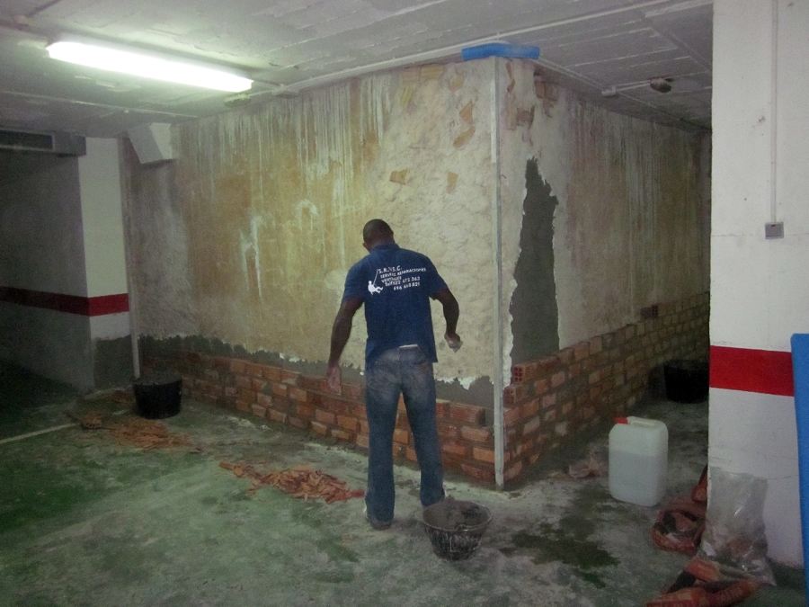 Impermeabilización y levantamiento de tabique.