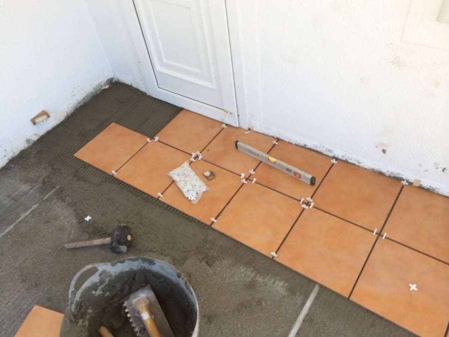 inicio de colocación de la solería