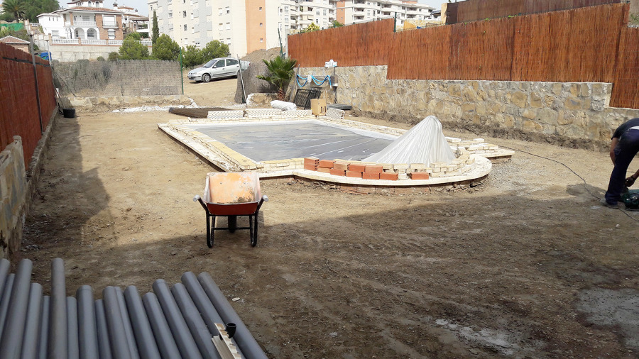 Inicio de trabajos. Retirada de césped