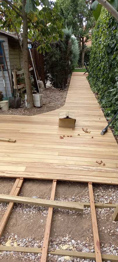 Inicio pavimentado en madera exterior