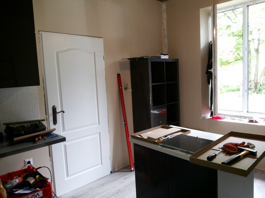 InsItalación de Puerta de acceso a Despensa y aseo de cocina