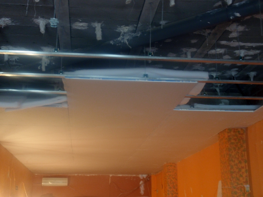 Insonorización de techo y medianera de Restaurante .