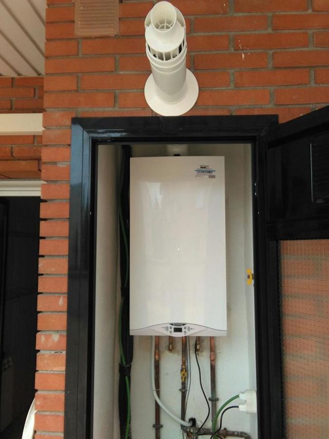 Instalación caldera de armario