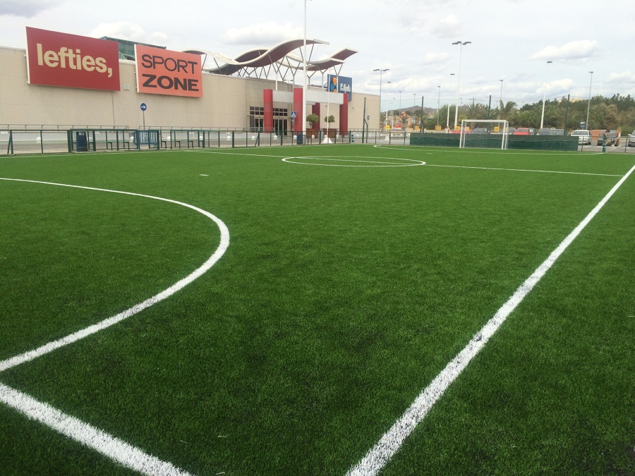 Instalación campo de futbol en C.C L'Aljub de Elche