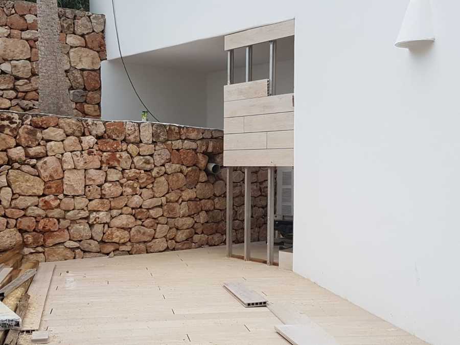 Instalación Carpintería madera en suelos exterior.