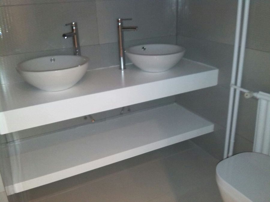 Instalacion con doble lavabo y doble encimera.