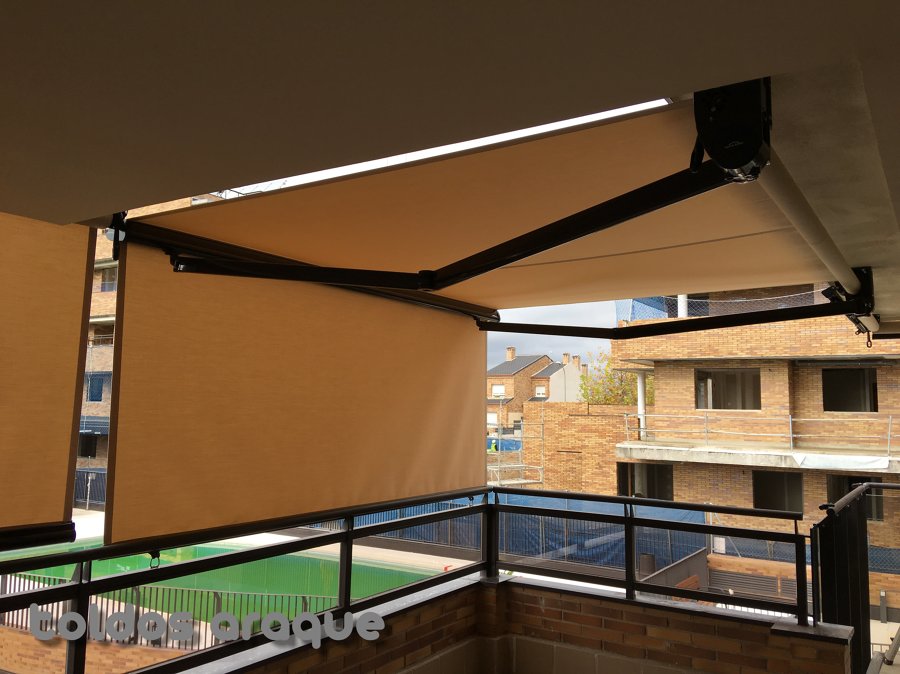 Instalacion de 13 toldos en Pinto - Madrid. 