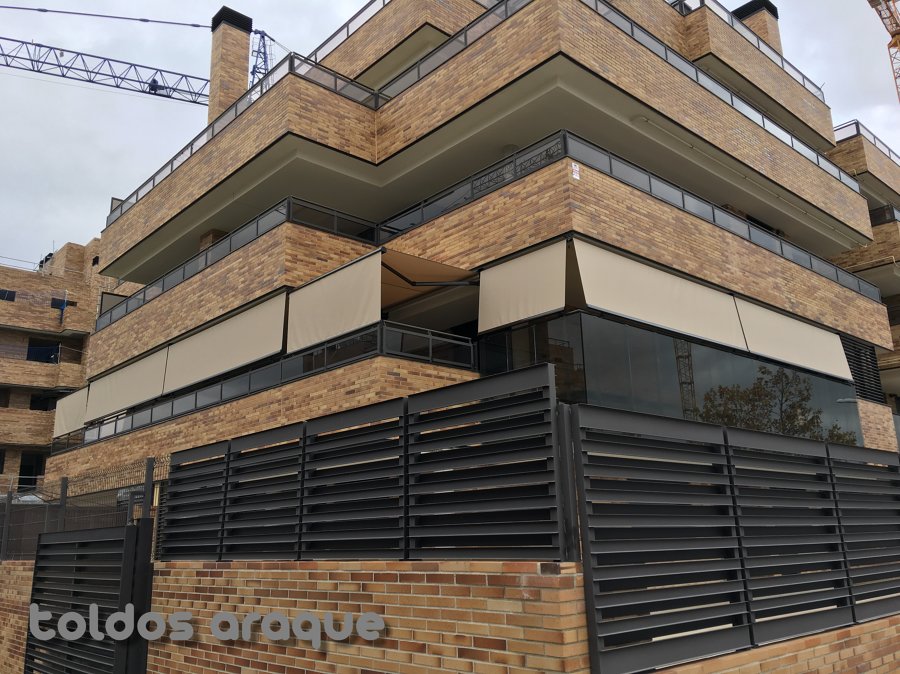 Instalacion de 13 toldos en Pinto - Madrid. 