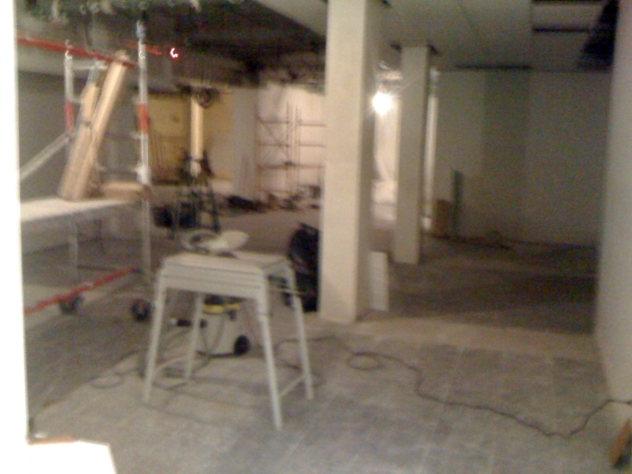 Instalación de 450 M2 y escalera de laminado AC5