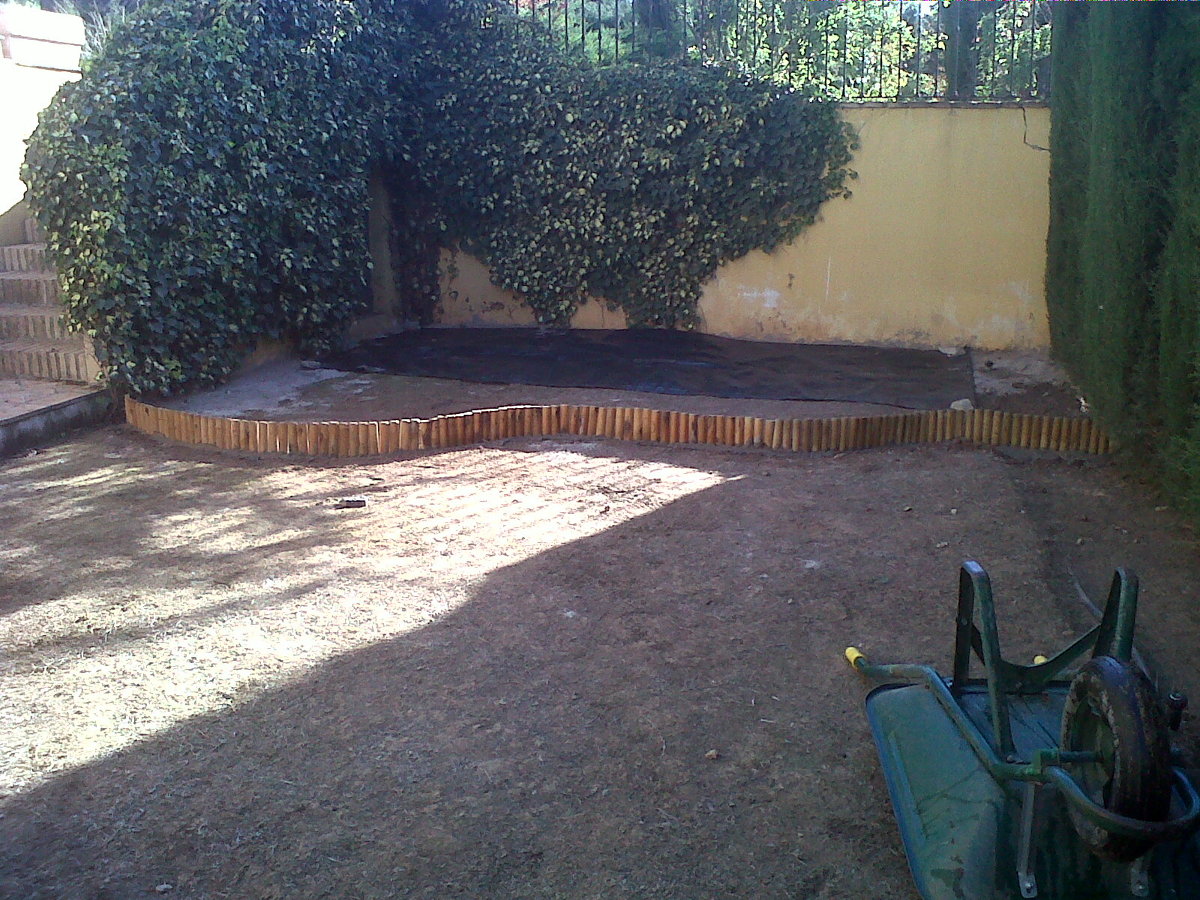 INSTALACION DE BORDURAS  DE MADERA