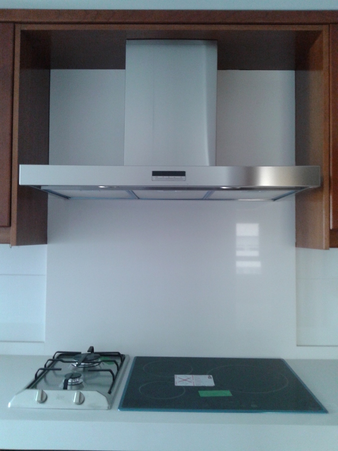 instalacion de campana extractora  y vitroceramica