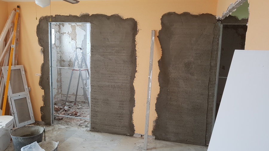 Instalación de casetones metálicos para puertas de corredera