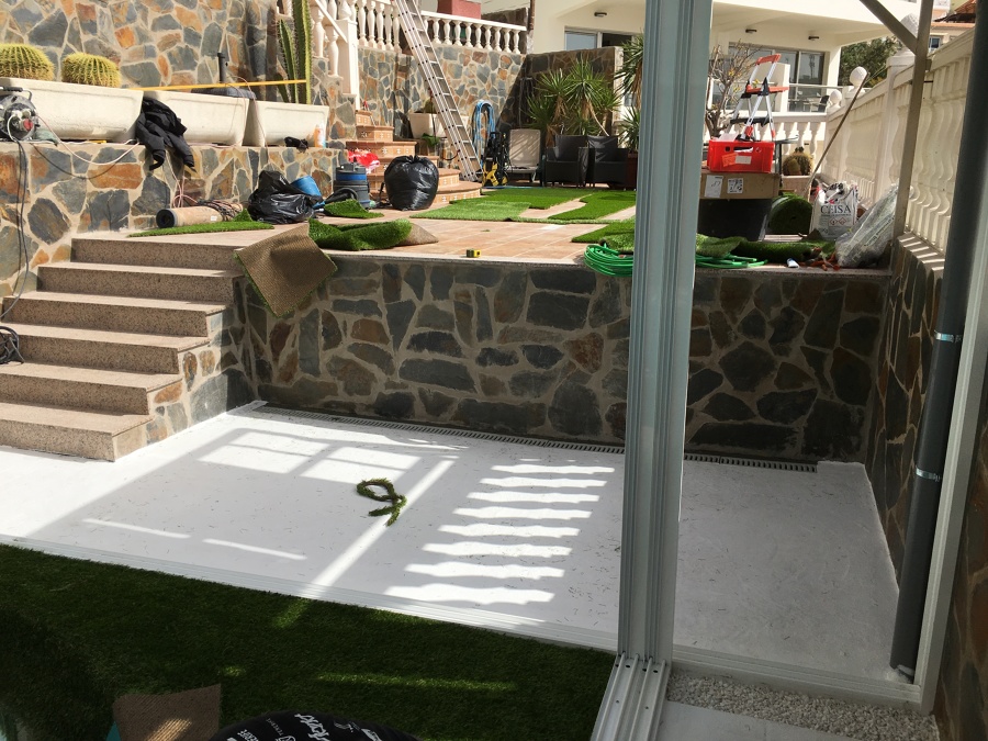 instalacion de cerámica y escalera de granito