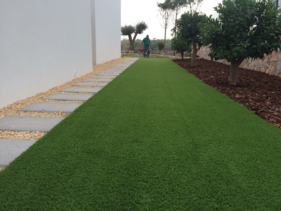 Instalación de césped artificial en San Miguel de Salinas