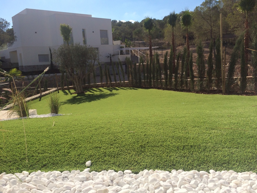 Instalación de césped artificial en San Miguel de Salinas