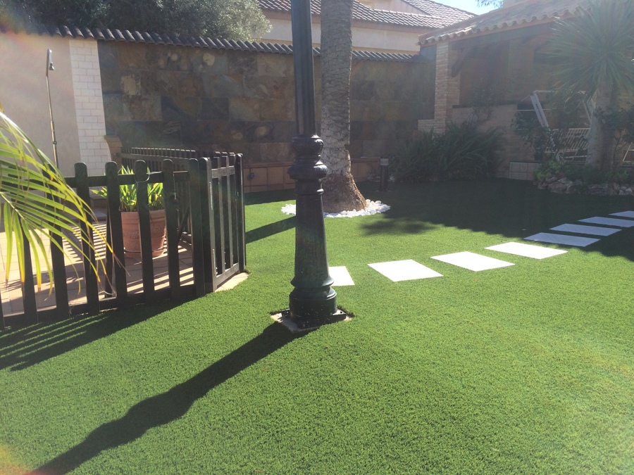 Instalación de césped artificial en San Miguel de Salinas