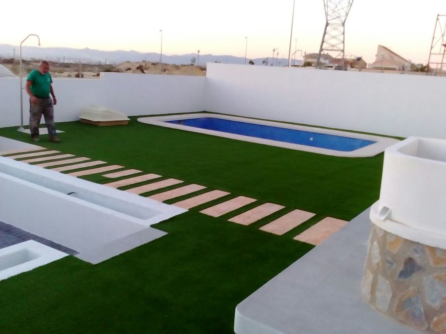 Instalación de césped artificial modelo pradera en Rojales