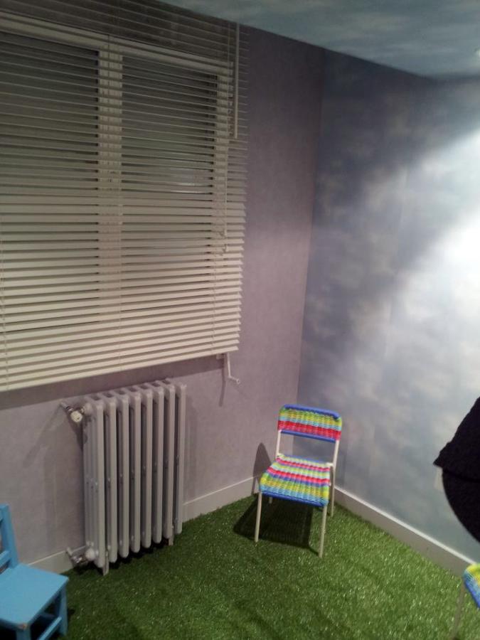 Instalación de Cesped artificial y Papel imitación Cielo