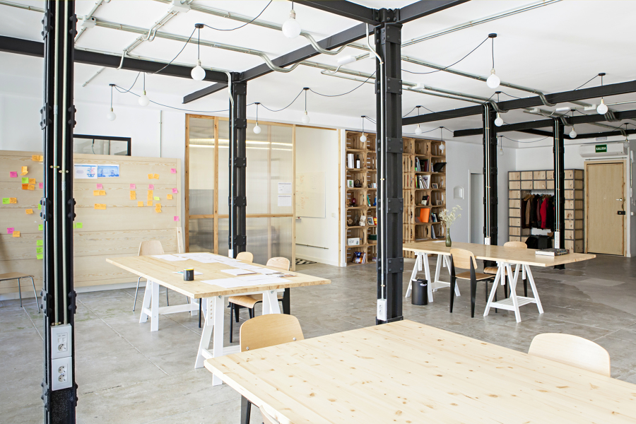 Instalacion de electricidad vista con tubo de acero