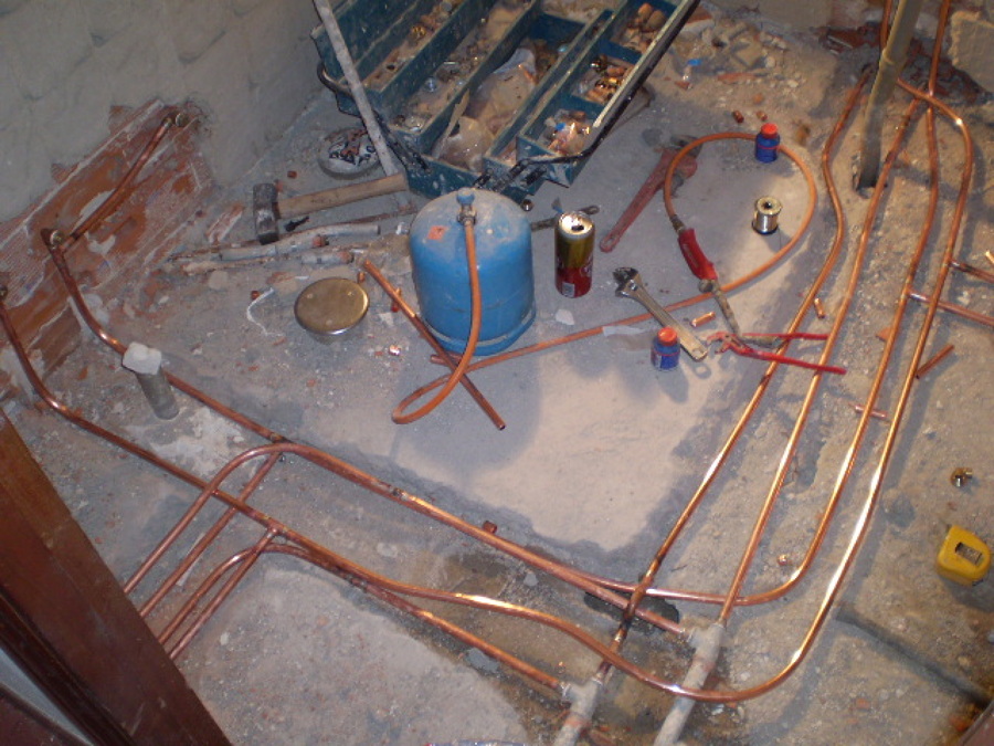 Instalacion de fontaneria en cuarto de baño