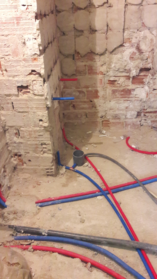 Instalación de fontanería y calefacción en reforma.