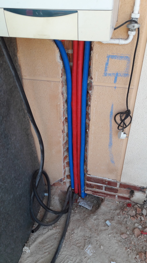 Instalación de fontanería y calefacción en reforma.