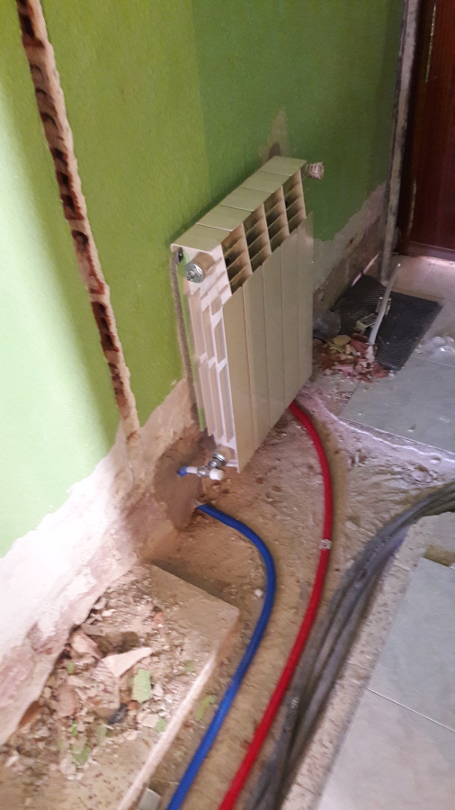 Instalación de fontanería y calefacción en reforma.