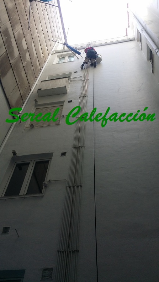 Instalación de gas natural por fachada de Patio.