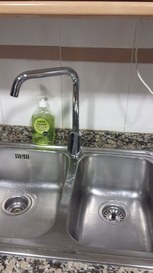 Instalación de grifo fregadero