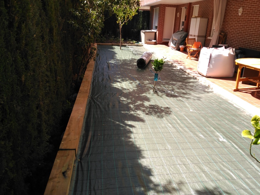 INSTALACIÓN DE LA MALLA ANTI-HIERBAS.