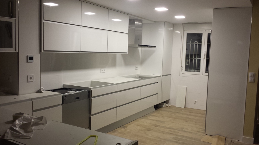 instalación de los muebles de cocina y electrodomésticos