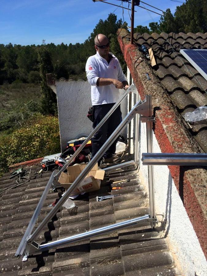 Instalación de los soportes de Aluminio en el tejado