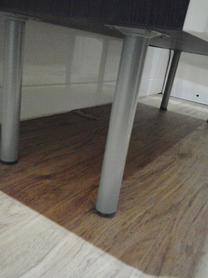 Instalación de patas al mueble