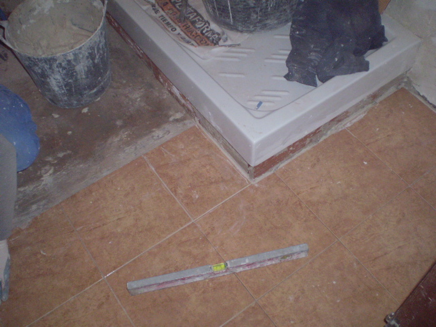 Instalacion de plato de ducha, y terminacion de baldosa