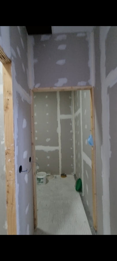 Instalación de precercos de puertas