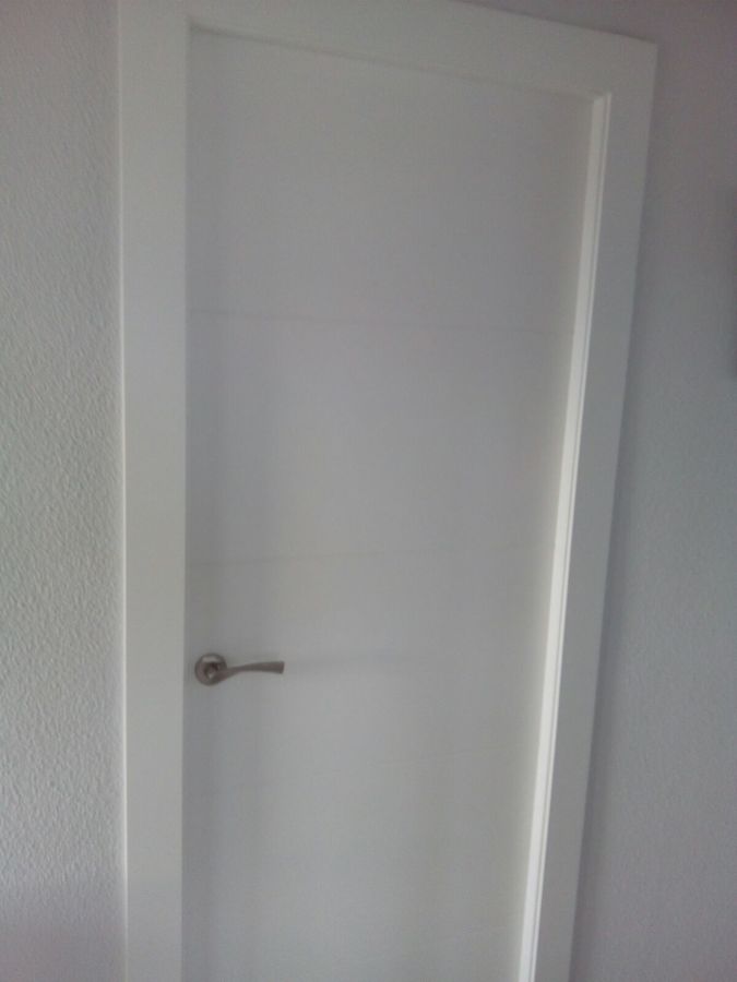 instalacion de puerta con jambeado de habitacion