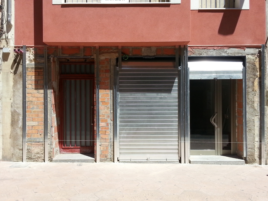 Instalación de puerta de aluminio y omegas