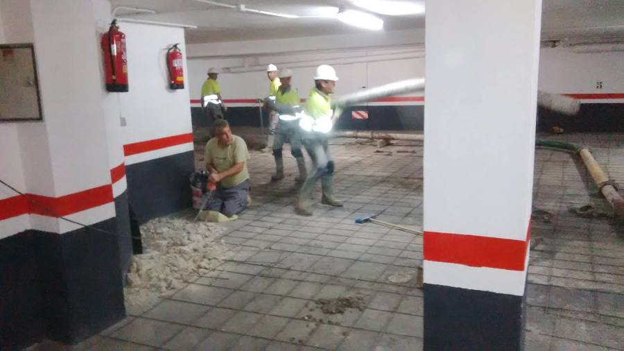 Suministro e instalación de solera hormigo en garaje comunitario