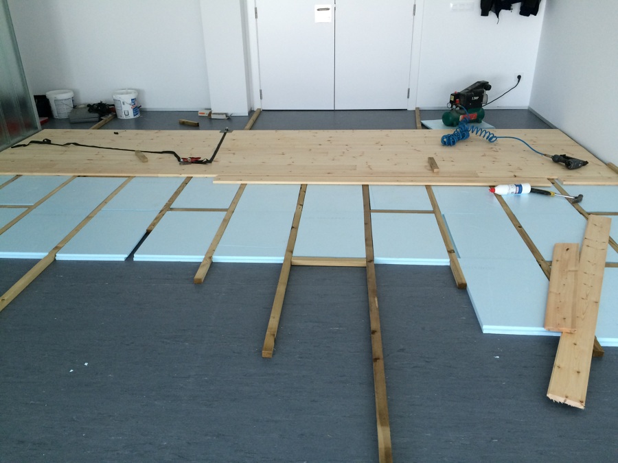 Instalacion de tarima sobre rastreles